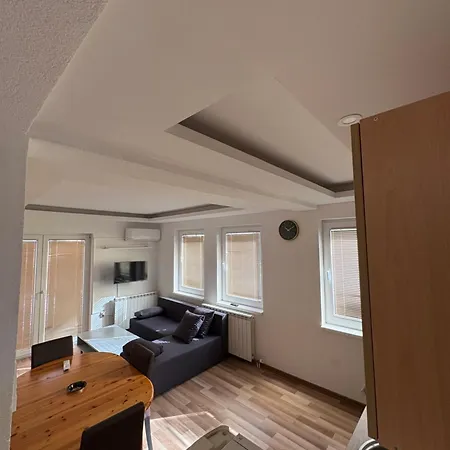Royal Hills Apartmán *